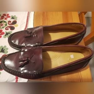 Classic Women's Burgundy Loafer size 10